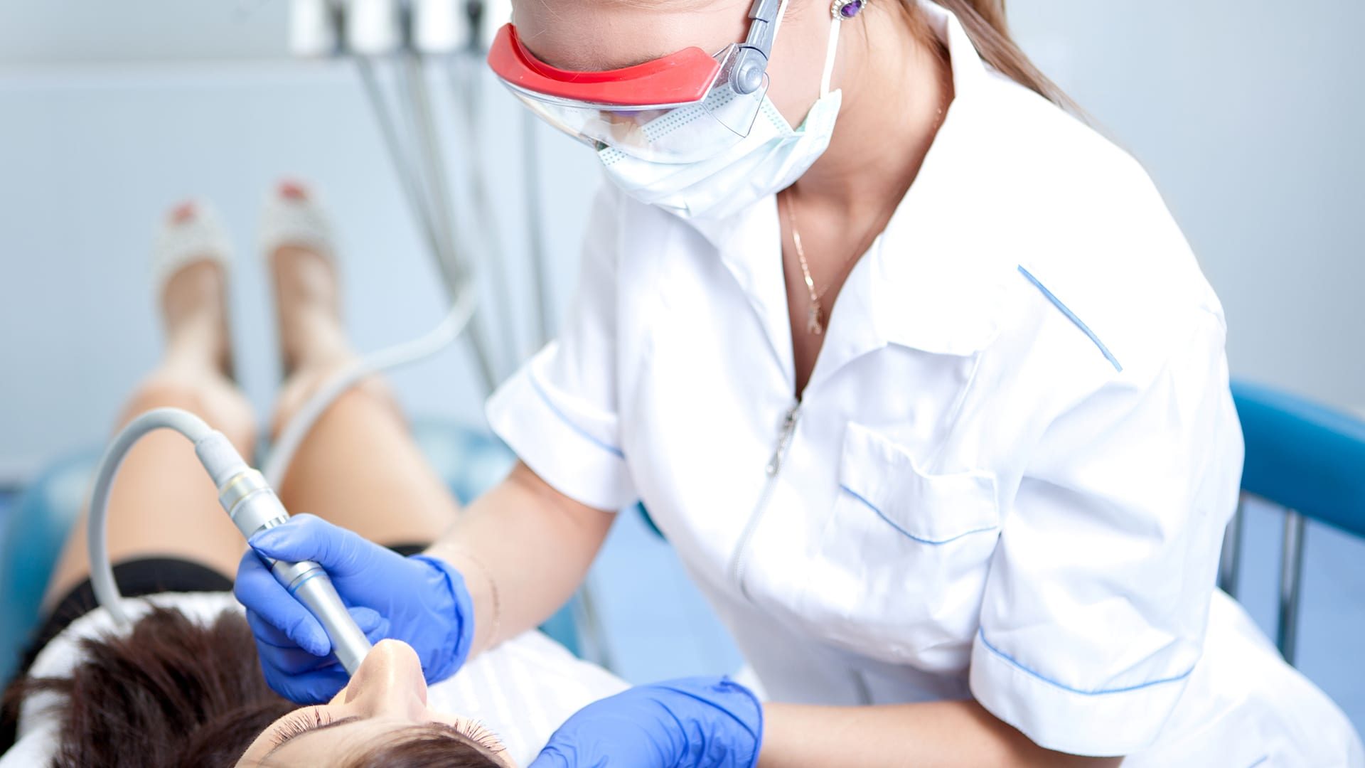 dentiste-brutale-qui-surfacture