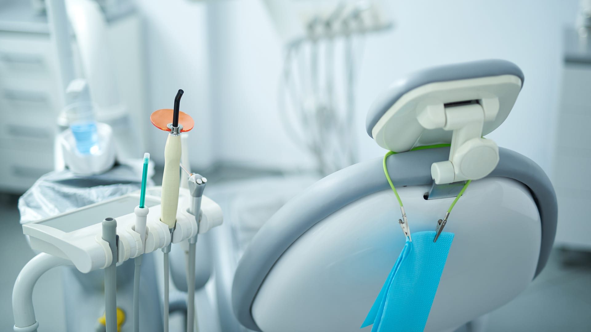 Inside the dental office. Devices and equipment